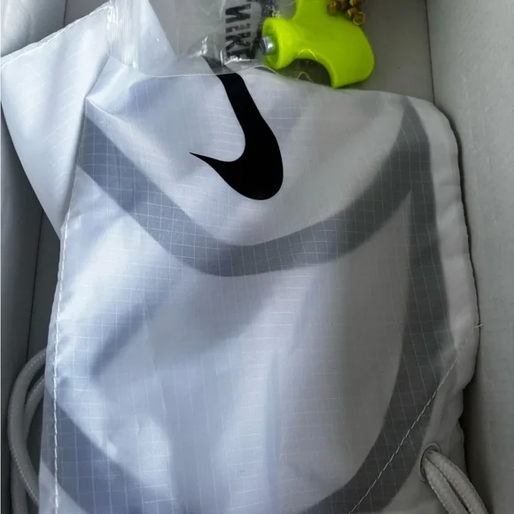 Nike Light Green Athletic Sneakers - Picture 4 of 5